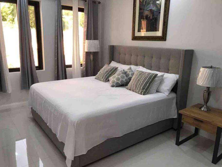 Sun Shine Luxury Villas 2 Bedroom Pool & Gym Ocho Rios St Ann Exterior foto